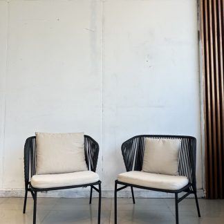 เก้าอี้ทานอาหาร เบาะหนัง PU สีดำ โครงไม้สน