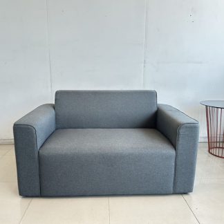 โซฟา 2 ที่นั่ง เบาะผ้าสีน้ำตาล โครงขาไม้จริง