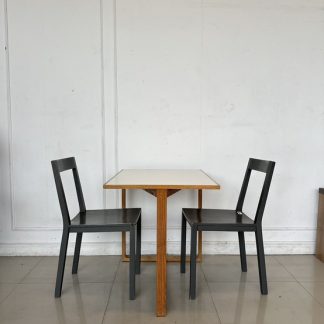 โต๊ะทานอาหาร ท็อปหินอ่อนสีดำ แผ่นรองเหล็ก ขาสแตนเลส