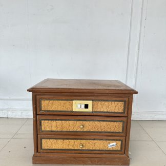 ตู้ข้างเตียง สไตล์วินเทจ …