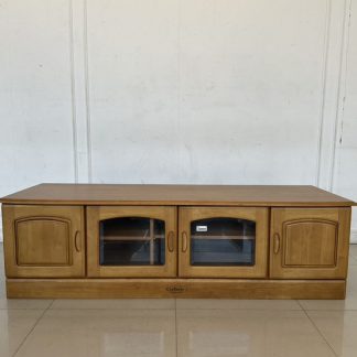 ตู้วางทีวีแบบติด โครงไม้ MDF สีน้ำตาล แผ่นติดทีวีและลิ้นชัก