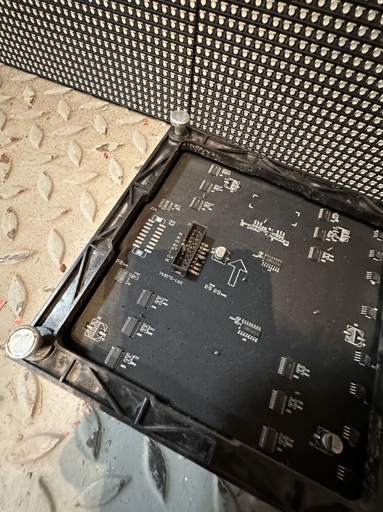 ชุดจอ LED แนวนอน และ แนวตั้ง พร้อมชุดคุม ชุดจอ LED แนวนอน และ แนวตั้ง พร้อมชุดคุม